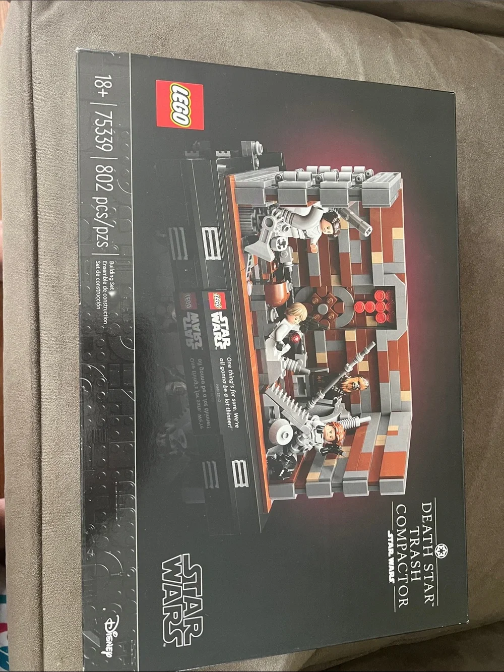 LEGO Star Wars Trash Compactor Diorama in Black, Gray, Orange, Brown